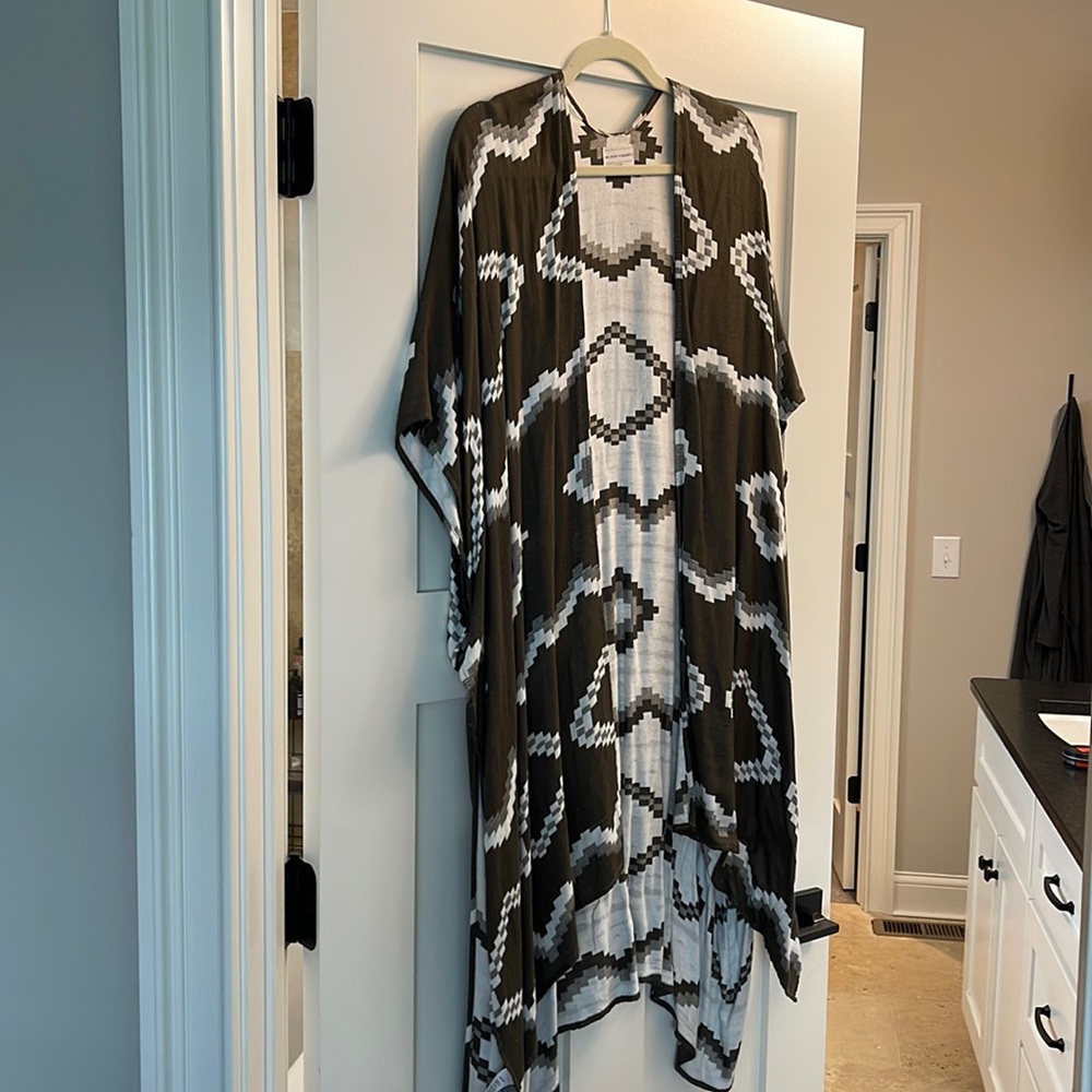 Melrose and Market shawl. One size, green with Aztec print.